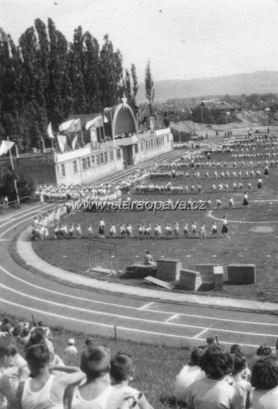 bozenynemcove (24).jpg - Stadion v 50.letech 20.století